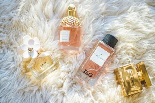 Cinco perfumes que usan las francesas que tienen mucho estilo