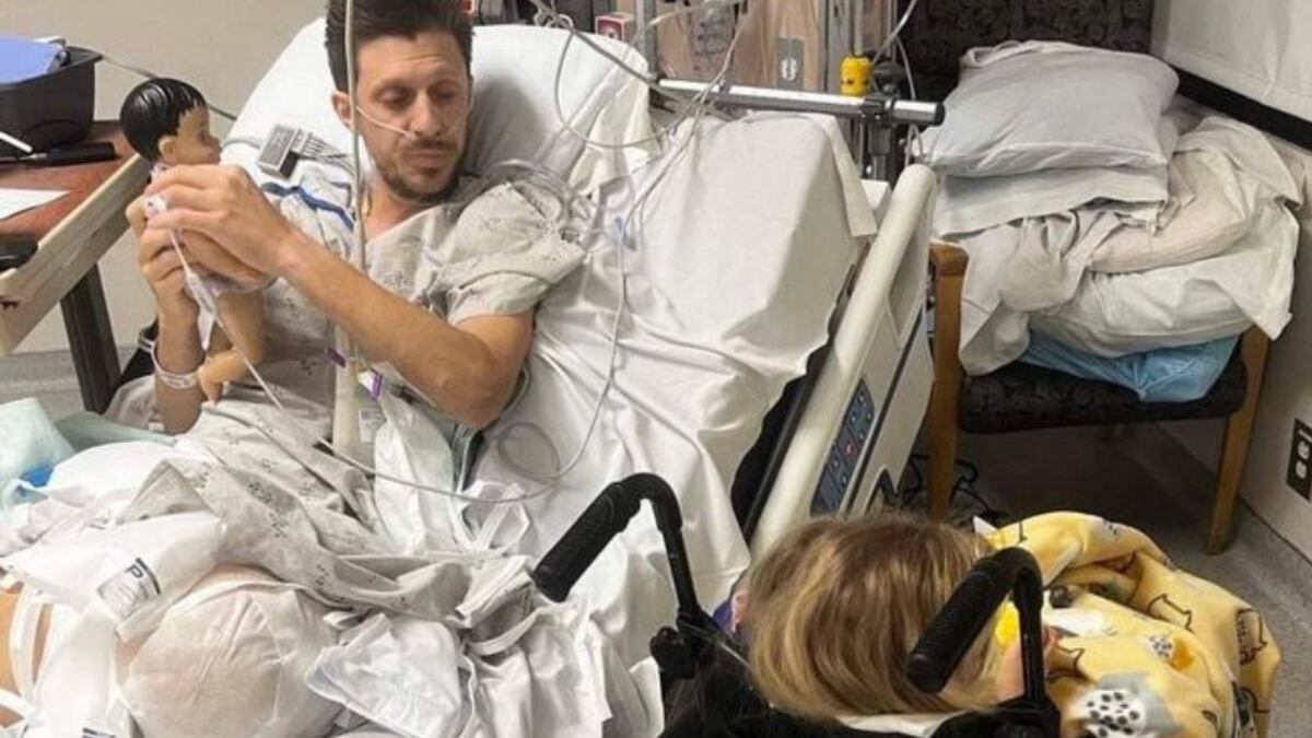 Al padre le amputaron las dos piernas y necesita 10 operaciones más