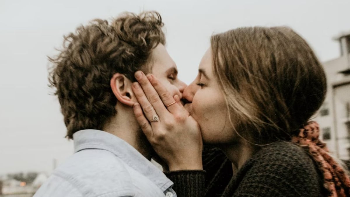Las 5 señales que demostrarían que no eres tan buena besando como pensabas