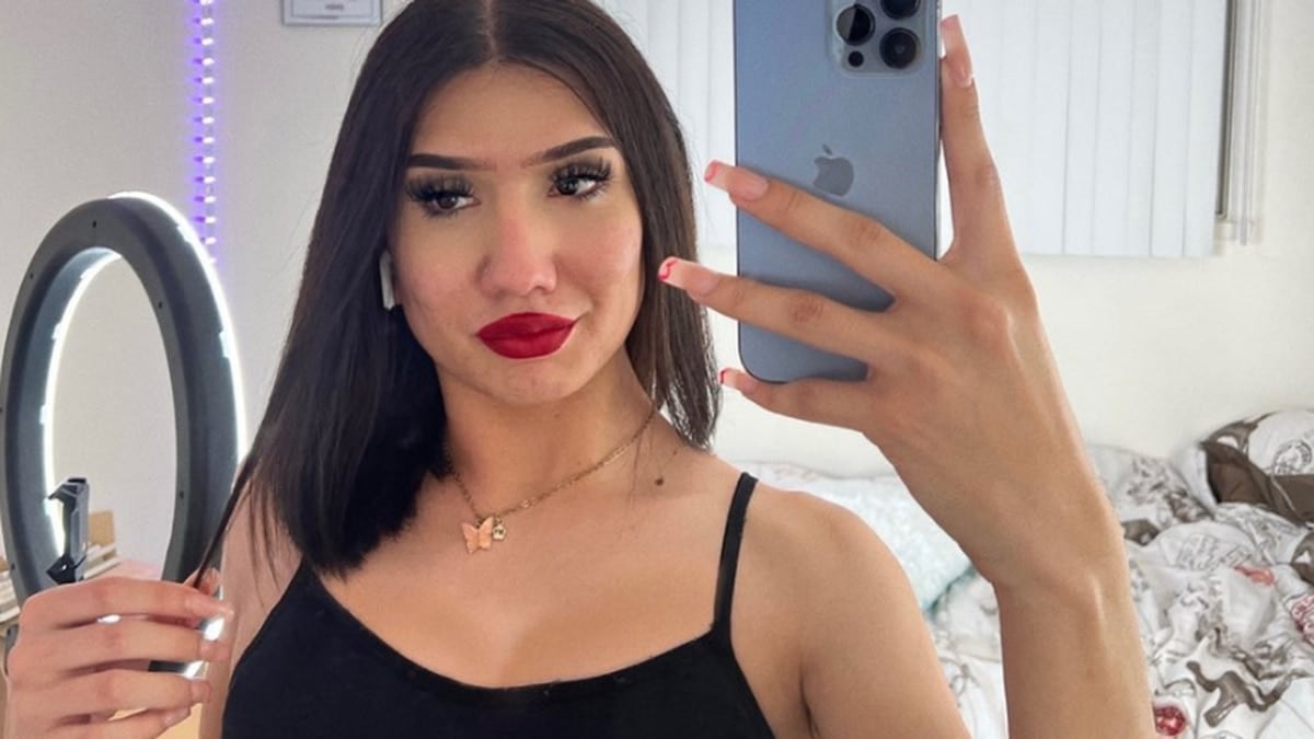 Modelo de OnlyFans cierra su cuenta, al darse cuenta que su papá era un suscriptor.