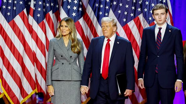 Barron Trump junto a su padre y madre