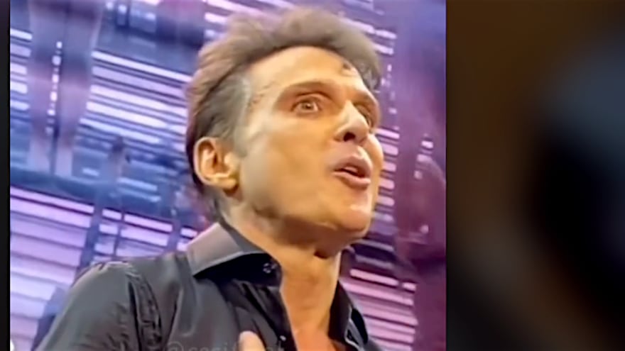 Como pocas veces se le ha visto, el artista demuestra su humildad arriba del escenario.