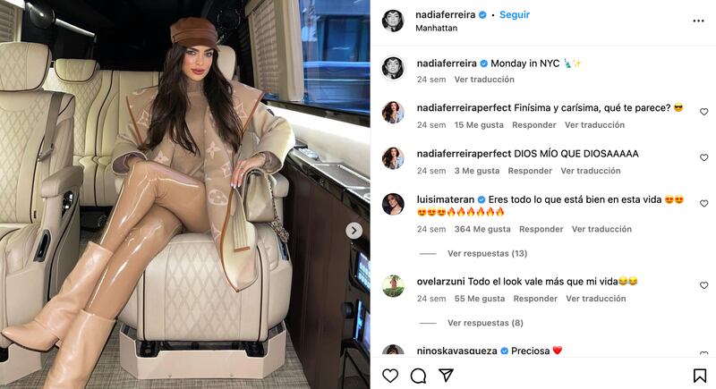 Exquisito gusto para vestir, perfecto para una temporada invernal con un abrigo de Louis Vuitton con un valor de alrededor de 5 mil 200 dólares, a este conjunto, le añadió unas botas beige de Givenchy valuadas en poco más de 2 mil dólares.