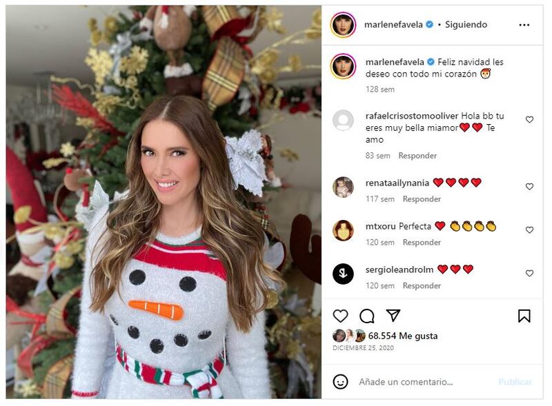 Marlene Favela en un vestido de muñeca de nieve el 25 de diciembre de 2020