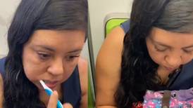 ¿Dónde escupió? Graban a mujer lavándose la boca en el Metro de la CDMX